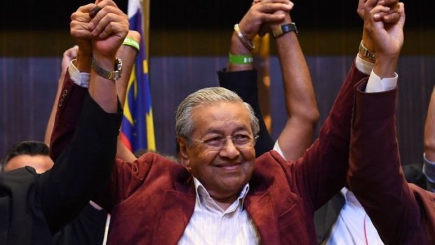 Malezya’da iktidar 60 yıl sonra değişti