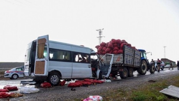 Bitlis’te trafik kazası: 2 ölü, 10 yaralı