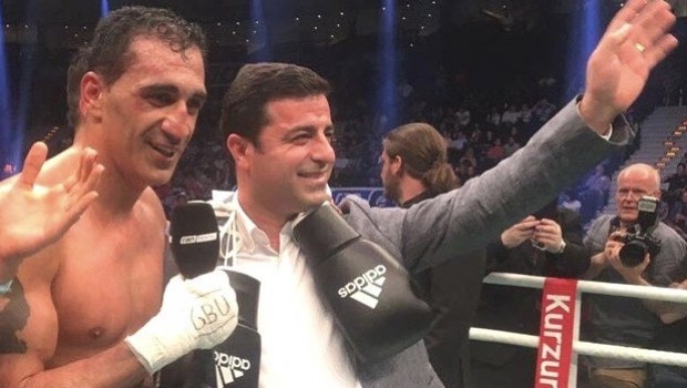 Dünyaca ünlü Kürd boksörden Demirtaş’a destek