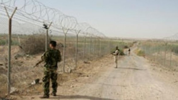 Irak ,Suriye sınırına tel örgü çekiyor