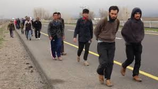 Afgan işçiler İran'ı terk ediyor