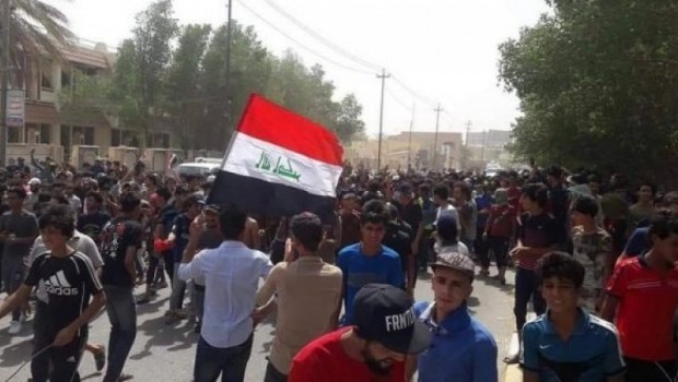 Irak'ın 7 kentinde halk sokağa döküldü