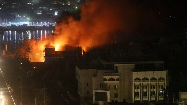 Basra’da İran Başkonsolosluğu ateşe verildi..