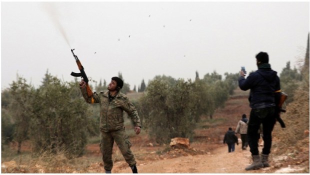 Efrin'de silahlı grupların ‘zeytin’ kavgası.. Çok sayıda yaralı var!