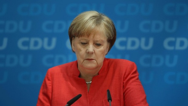Merkel, siyaseti bırakacağını açıkladı