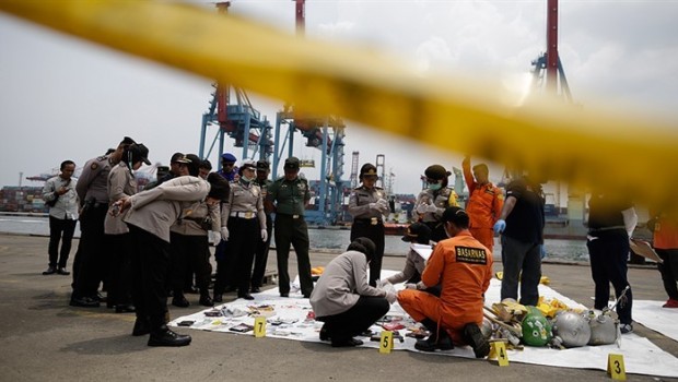 Endonezya'daki uçak kazasında 24 kişinin cesedine ulaşıldı