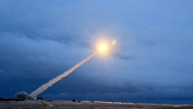Rusya sınırsız menzilli füzesini test etti