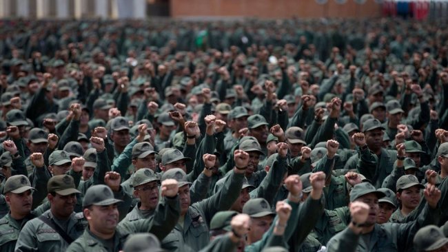 Maduro'nun arkasındaki ordu desteği zayıflıyor: 600 asker daha saf değiştirdi