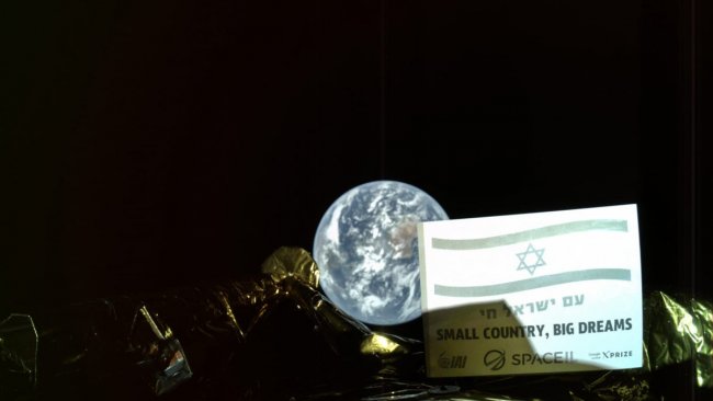 İsrail’in uzay aracı Dünya ile selfie çekti