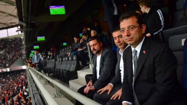 Beşiktaş taraftarından Ekrem İmamoğlu'na tezahürat