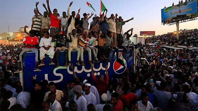 Sudan'da protestoculardan kritik karar: Diyaloğu kestiler