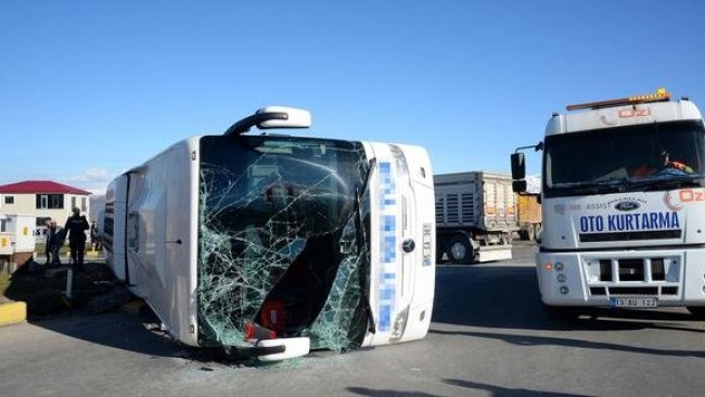 Bitlis'te yolcu otobüsü ile tır çarpıştı: 34 yaralı