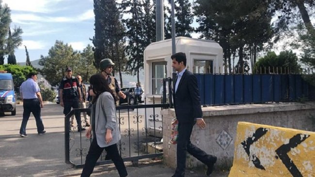 Öcalan'ın avukatları İmralı'dan döndü