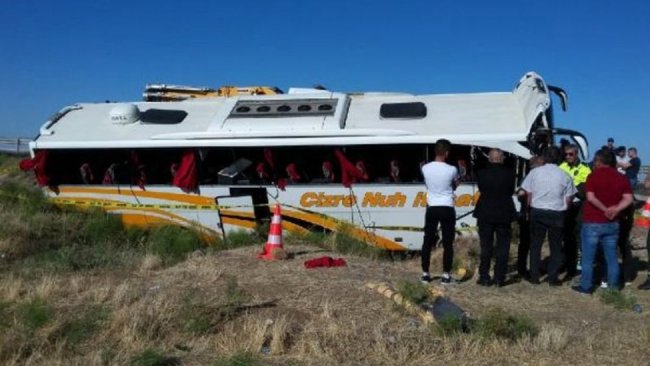 Yolcu otobüsü devrildi: Çok sayıda yaralı var