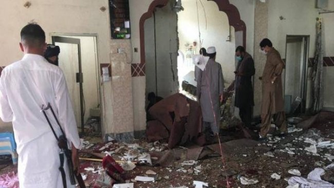 Pakistan’da camiye bombalı saldırı