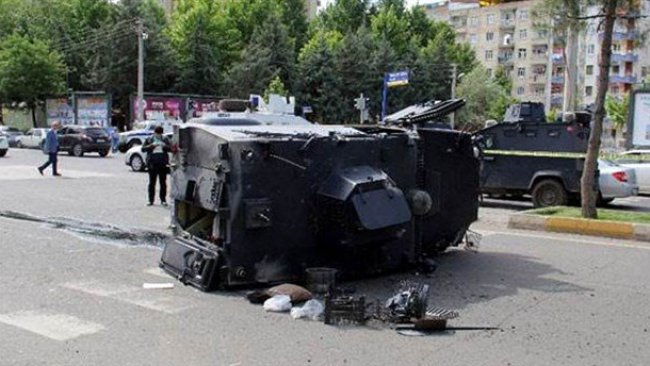 Diyarbakır'da zırhlı araç devrildi: 2 polis hayatını kaybetti