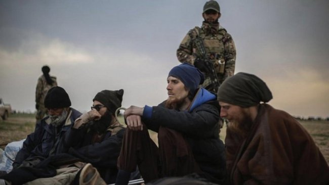 NYT: Kürtler işbirliğini kesti, ABD'nin 60 tutuklu IŞİD'liyi taşıma planı başarısız oldu