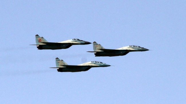 İran, savaş uçaklarını sınıra sevk etti 
