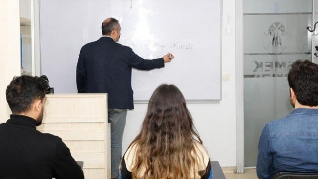İSMEK'teki Kürtçe kursa yoğun ilgi