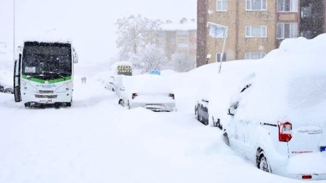 Bitlis’te kar kalınlığı 2 metreyi aştı