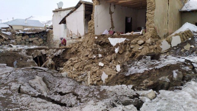 Rojhılat’taki deprem Van’ı vurdu: Ölü ve yaralılar var