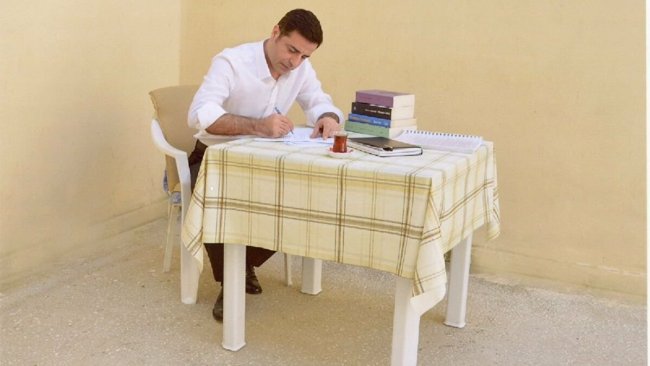 Selahattin Demirtaş'tan yeni karikatür: 'Niye?'