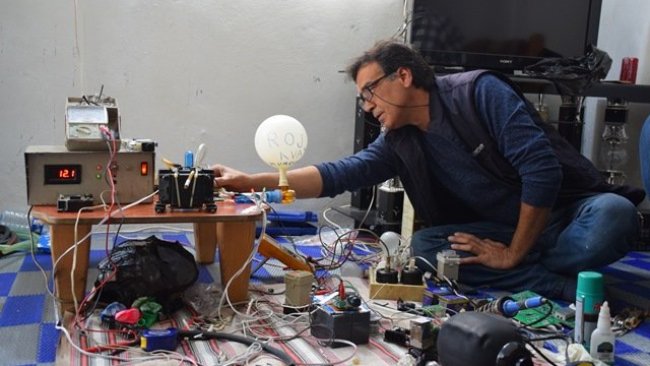 Rojava'da elektrik mühendisleri prototip solunum cihazı üretti
