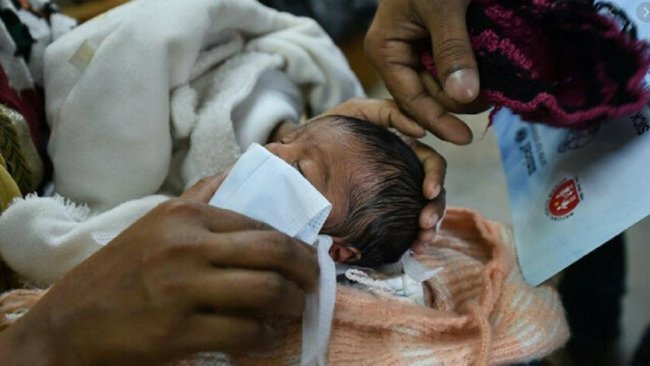 Hindistan'da bir aile yeni doğan bebeğe 'Dezenfektan' adını verdi