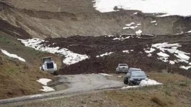 Yüksekova'da heyelan: 11 köy ve mezranın yolu kapandı