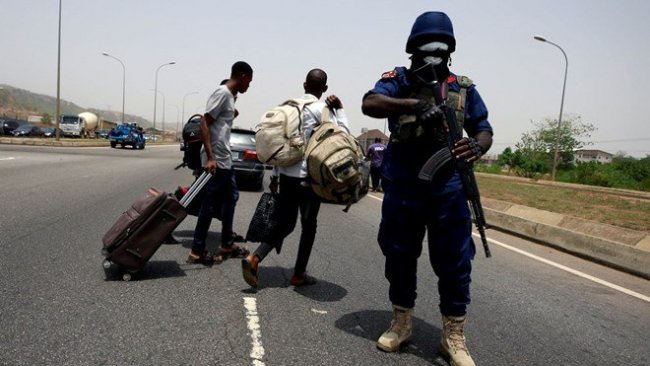 Nijerya'da sokağa çıkma yasağına uymayan 11 kişi öldürüldü