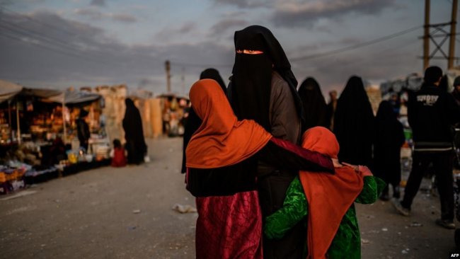 IŞİD mensupları ve aileleri el Hol'dan Roj kampına gönderiliyor