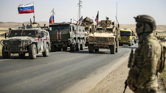 Kamışlo'da ABD güçlerinden Rus askeri konvoyuna engelleme