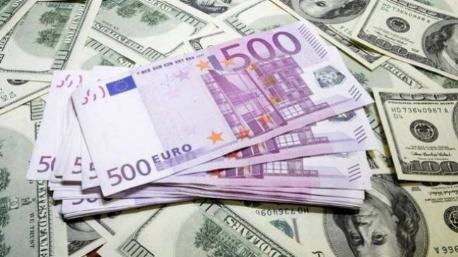 Euro ve dolar Türk lirası karşısında rekor kırdı