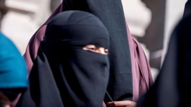 İsviçre’de burka ve  peçe yasağı kabul edildi