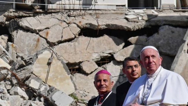 Papa Francesco: Musul'da 'IŞİD'e bu silahları kim satıyor?' diye düşündüm