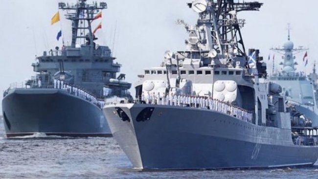 Rus savaş gemilerinden Karadeniz'de tatbikat