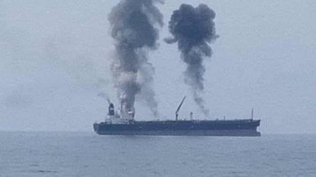 Suriye açıklarında petrol tankerinde peş peşe patlamalar