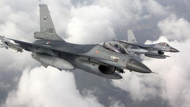F-16 uçağı, hava üssünde binaya çarptı: 2 yaralı