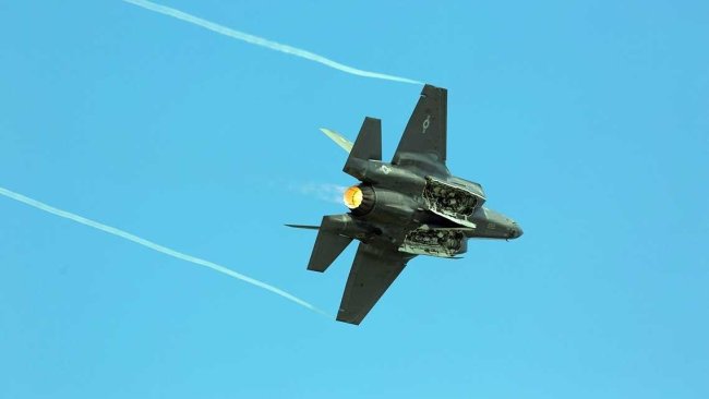 ABD'den Yunanistan'a F-15 uçağı sevkiyatı yapıldı