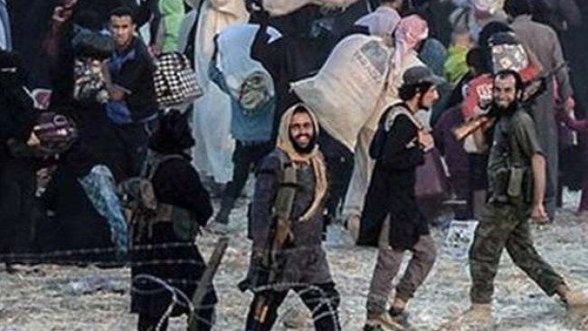 IŞİD yöneticisinın eşi: Sınırı geçerken askerler çantamızı taşıdı