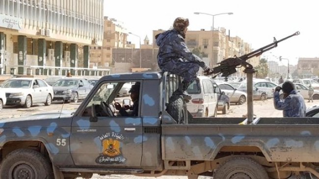 Libya'da silahlı gruplar başbakanlık ve bakanlık binaları kuşattı