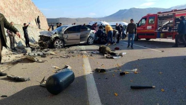 Van'da feci kaza: 2  ölü, 5 yaralı