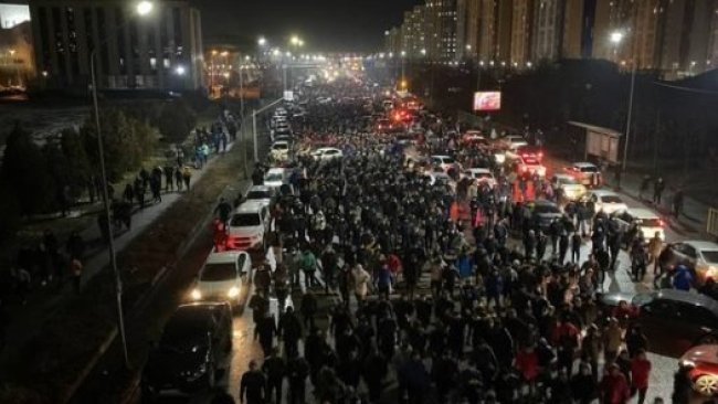Kazakistan’da halk zama karşı sokağa çıktı, hükümet OHAL ilanının ardından istifa etti