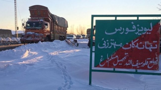 Pakistan'da yoğun kar yağışı felaket getirdi: 16 kişi donarak öldü