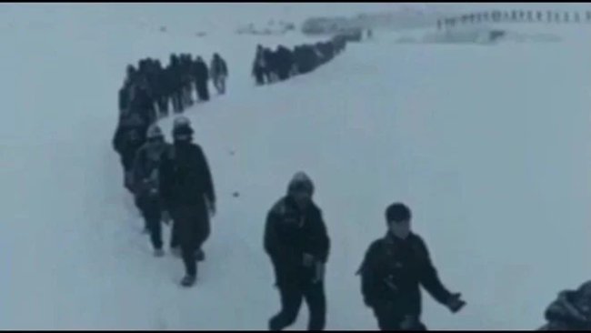 Van Valiliği’nden karda yürüyen kaçak göçmenlerle ilgili açıklama 