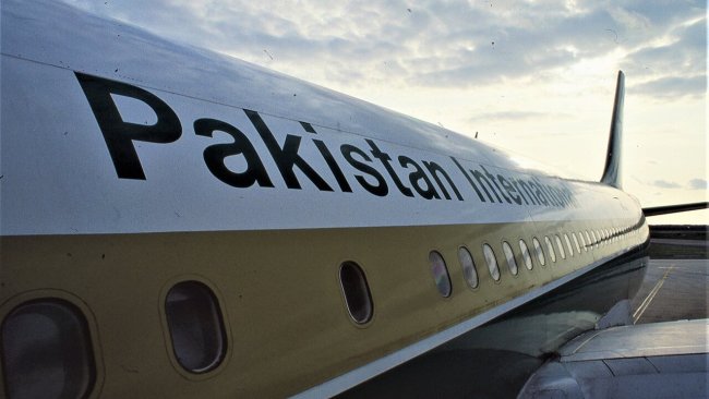 Pakistan'da bir pilot 'mesaim bitti' diyerek acil iniş yaptı