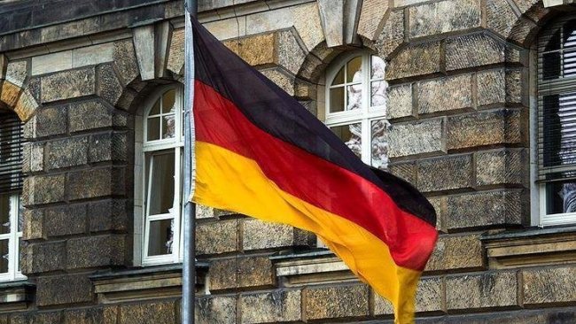 Almanya'da camiye silahlı saldırı
