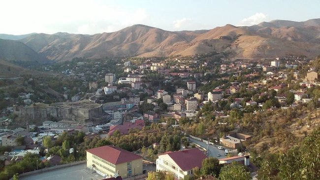 Bitlis'te tüm etkinlikler 15 gün süreyle izne bağlandı