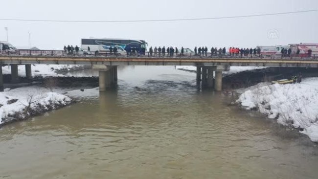 Muş'ta Karasu Nehri'ne düşen lise öğrencisini arama çalışmaları 4. gününde