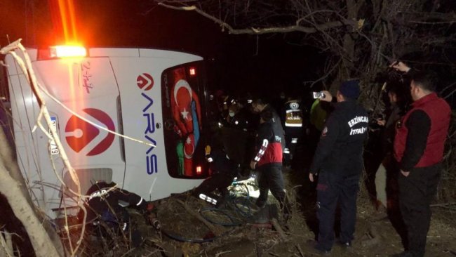 Erzincan'da kaza: 1 ölü, 8'i ağır 33 yaralı
